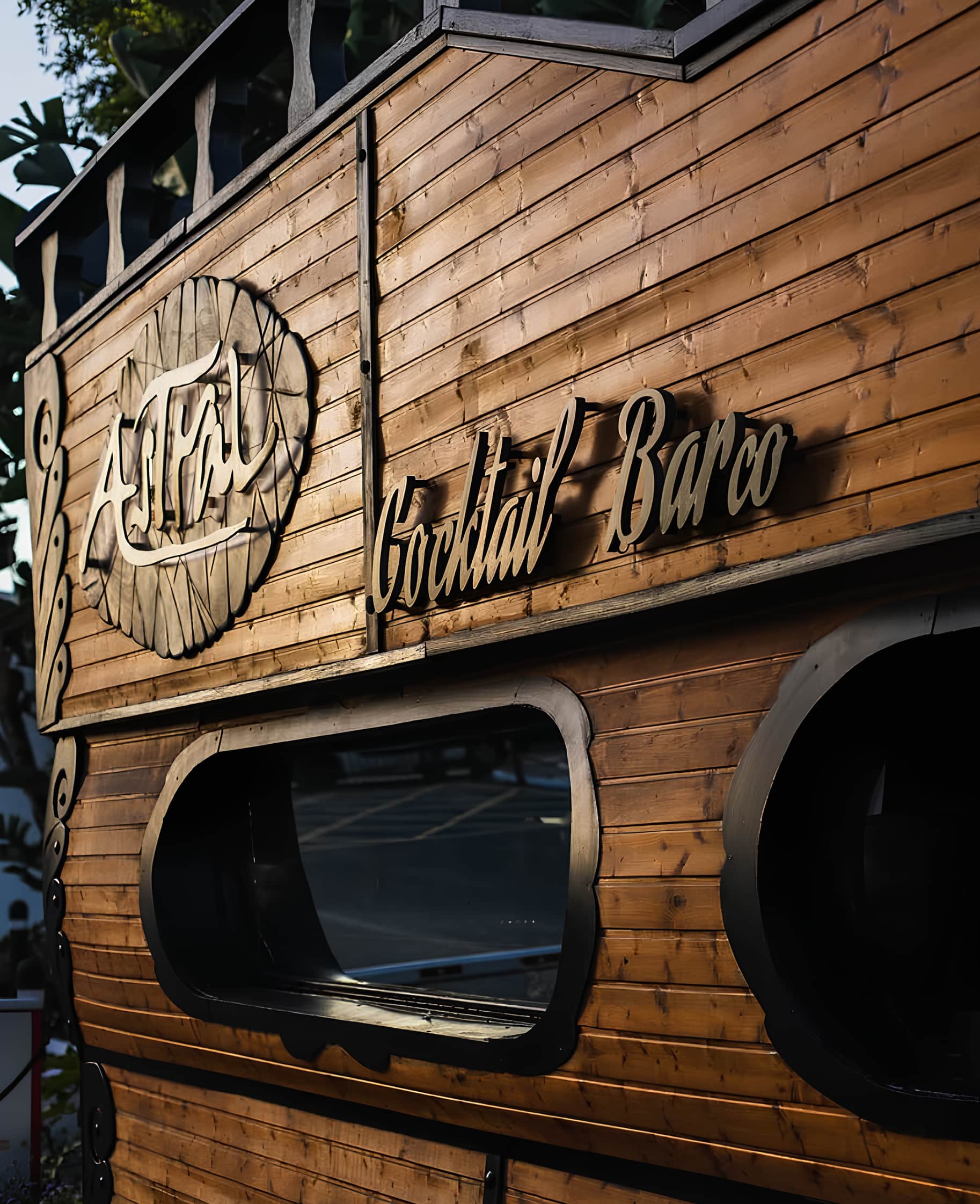 Diseño en forma de galeón del icónico Astral Bar, Puerto Banús